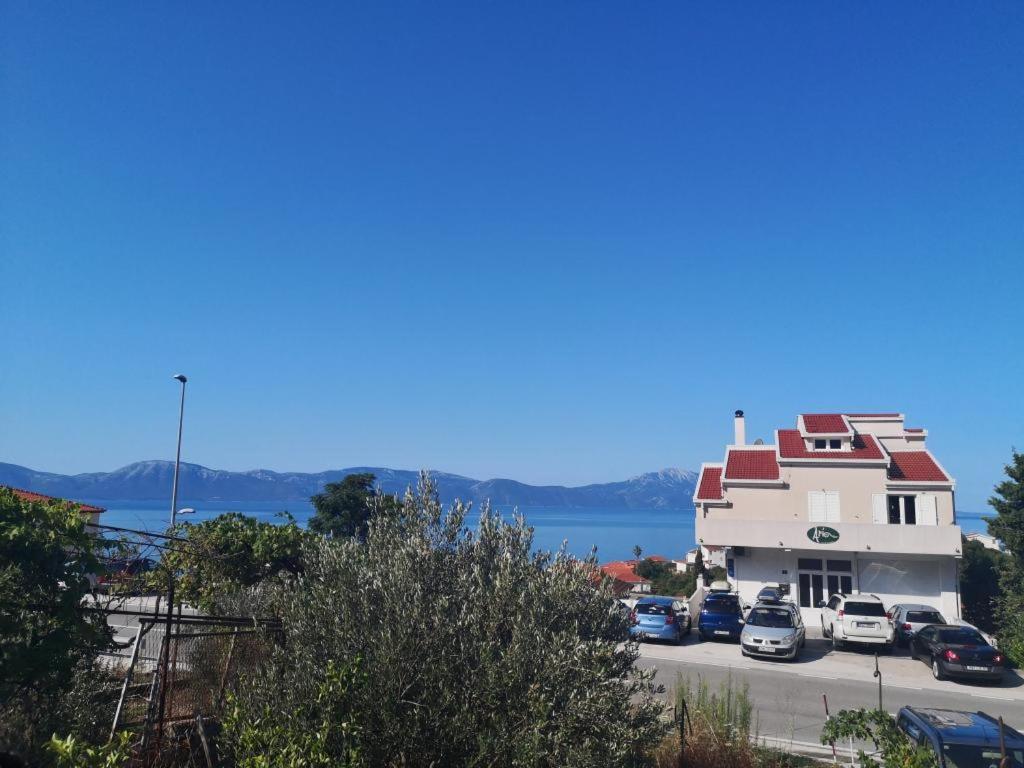 Apartmani Zderic Gradac  Buitenkant foto