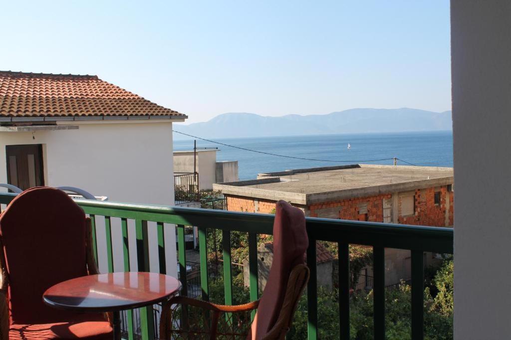 Apartmani Zderic Gradac  Buitenkant foto