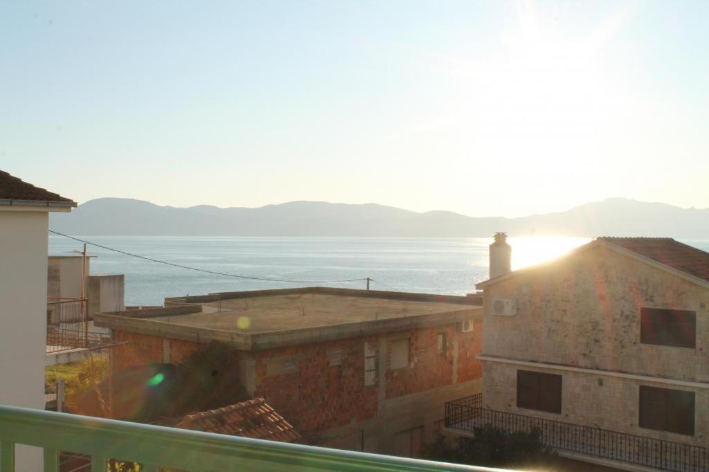 Apartmani Zderic Gradac  Buitenkant foto